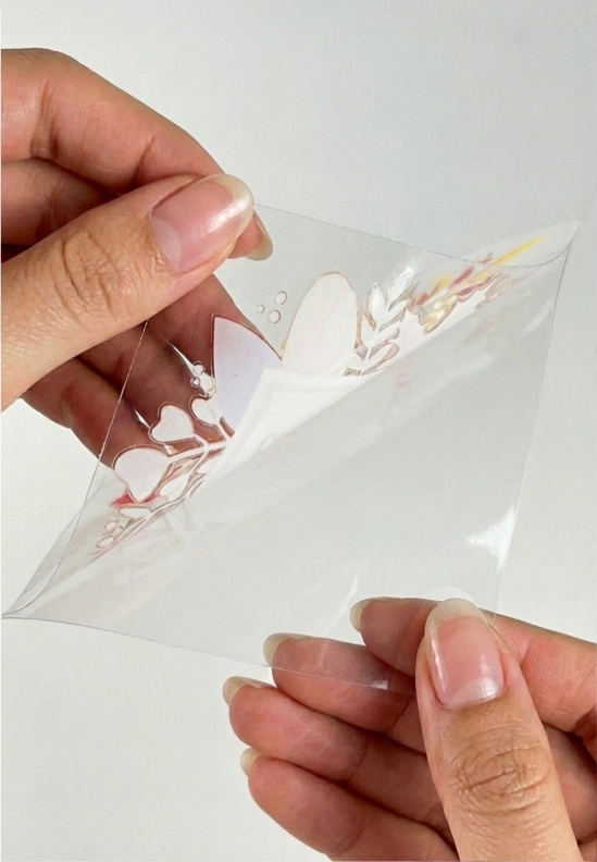 Fényes, domború üvegmatrica – egyszerű otthoni felhelyezéssel